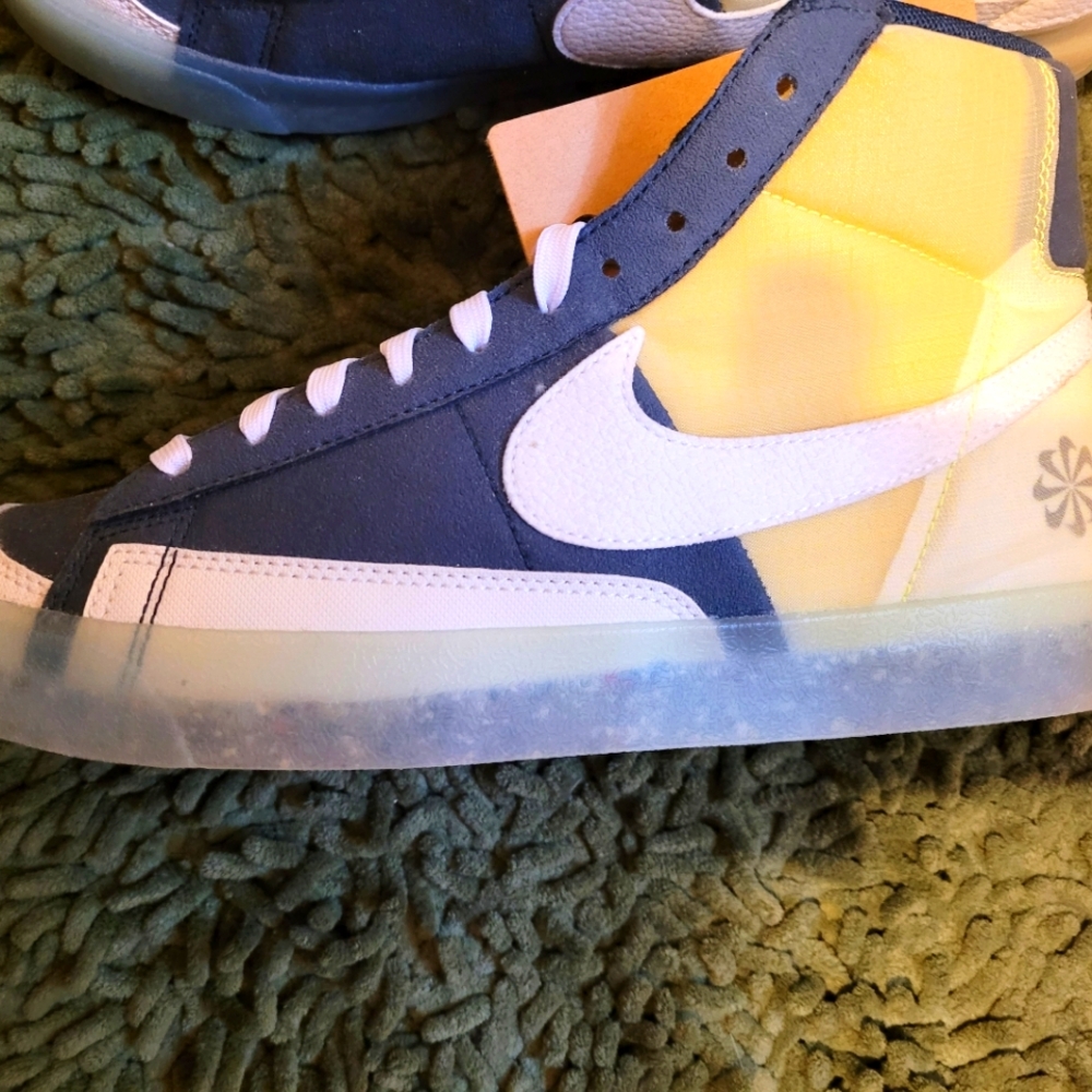 BRAND NEW NIKE BLAZER 77